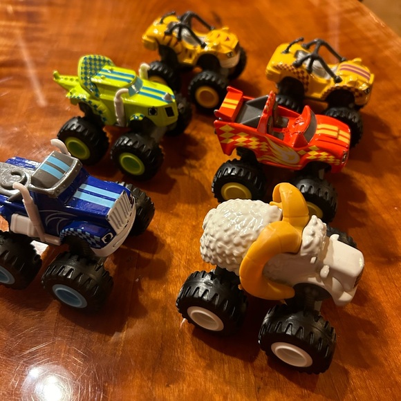 Blaze and the monster machine toy trucks - Picture 2 of 4